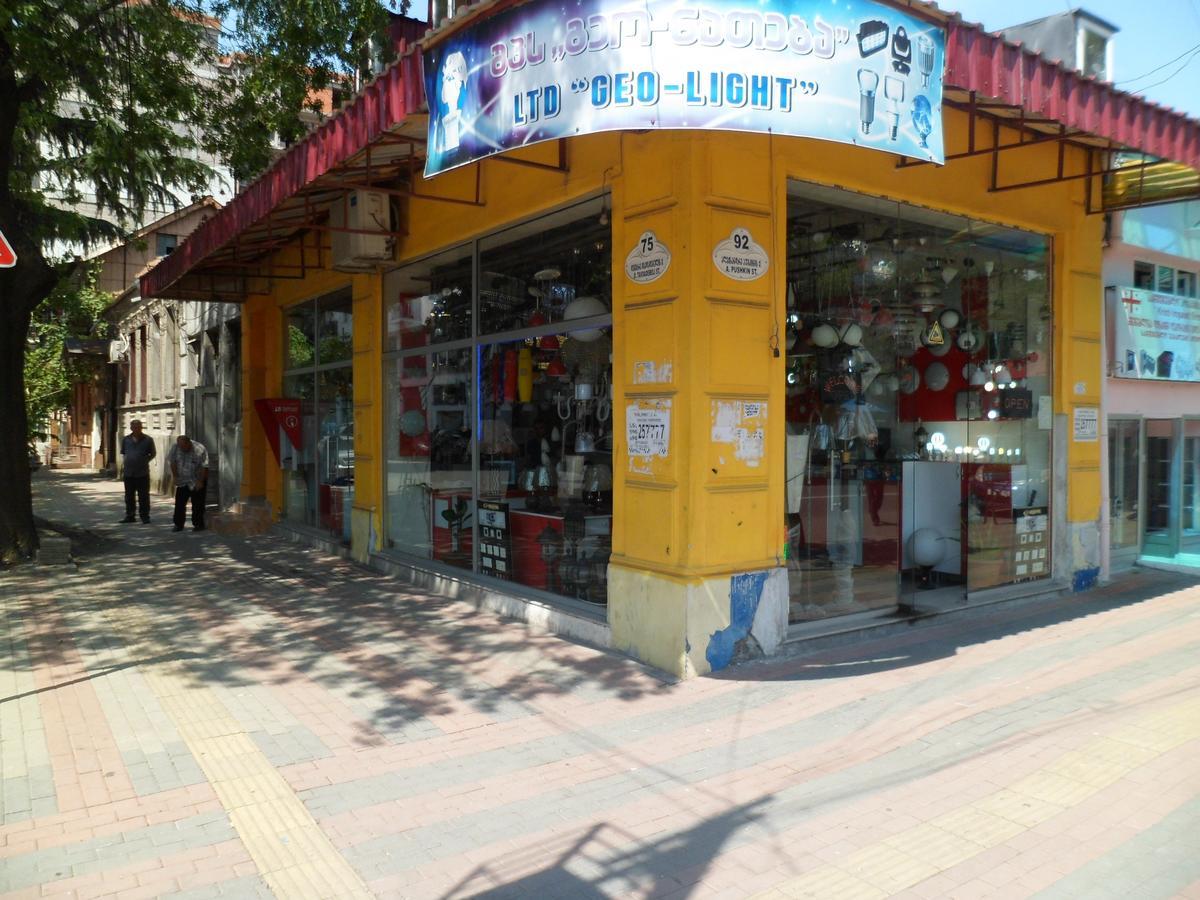 Everyday Cat Hostel Batumi Exterior photo