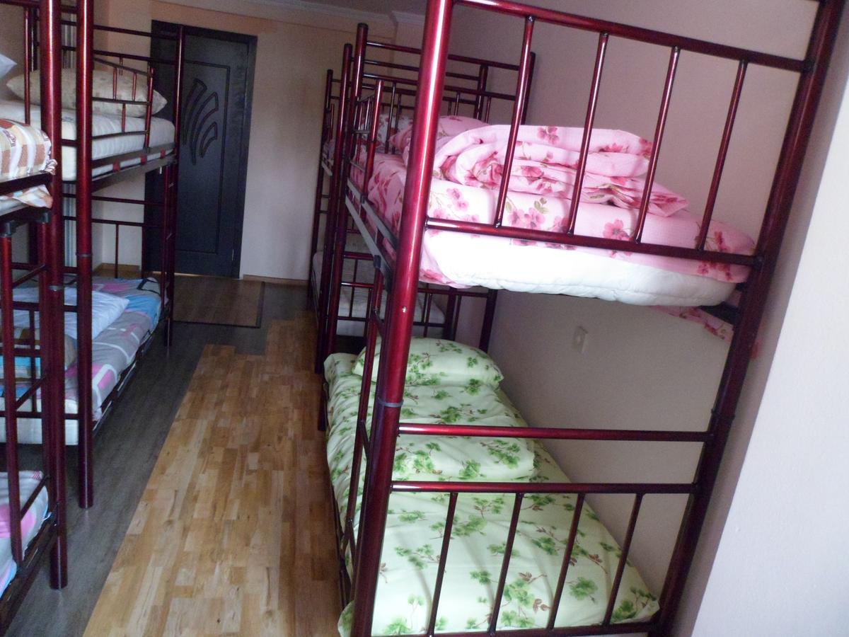 Everyday Cat Hostel Batumi Exterior photo