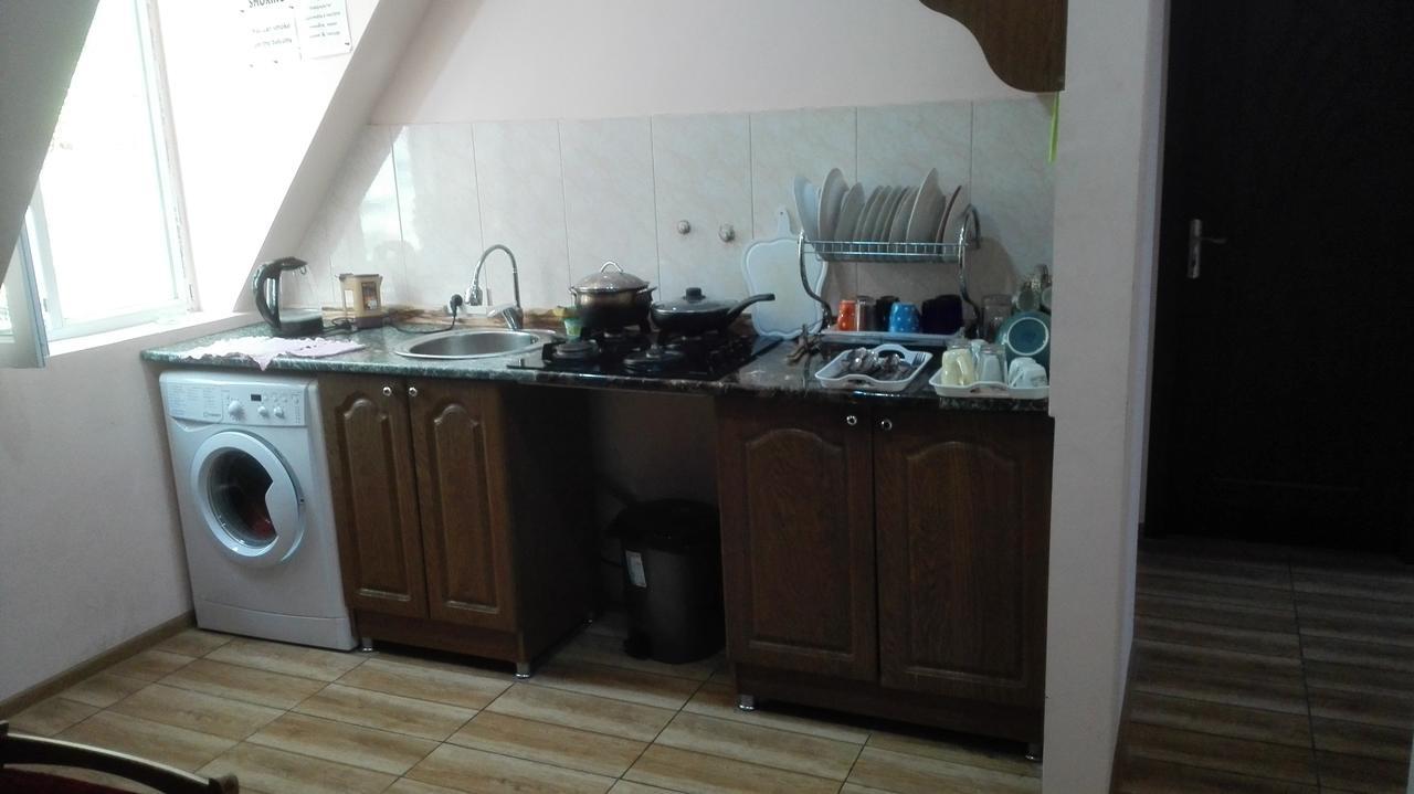 Everyday Cat Hostel Batumi Exterior photo