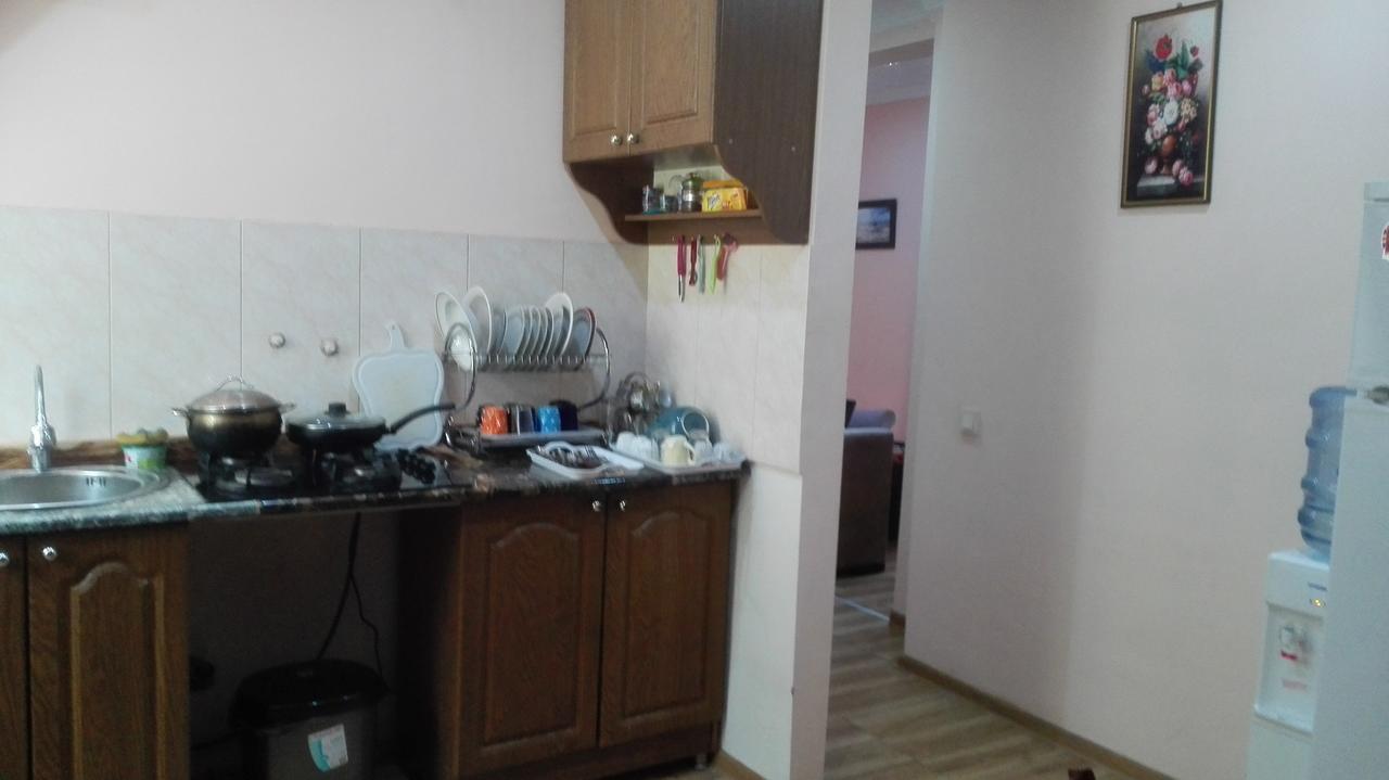 Everyday Cat Hostel Batumi Exterior photo