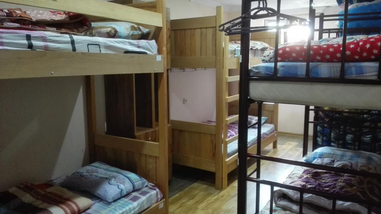 Everyday Cat Hostel Batumi Exterior photo