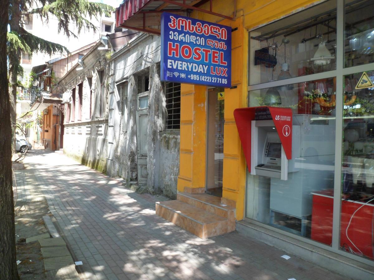 Everyday Cat Hostel Batumi Exterior photo
