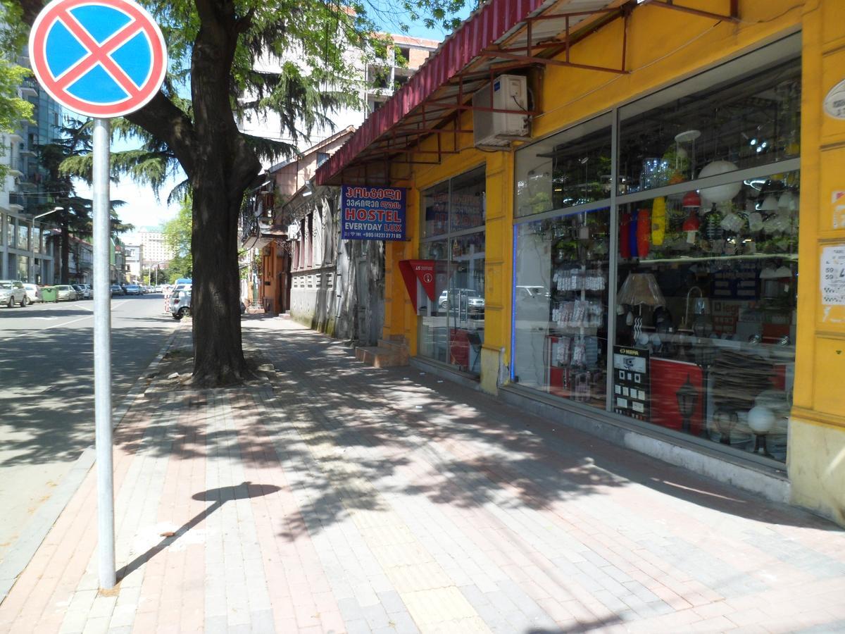 Everyday Cat Hostel Batumi Exterior photo