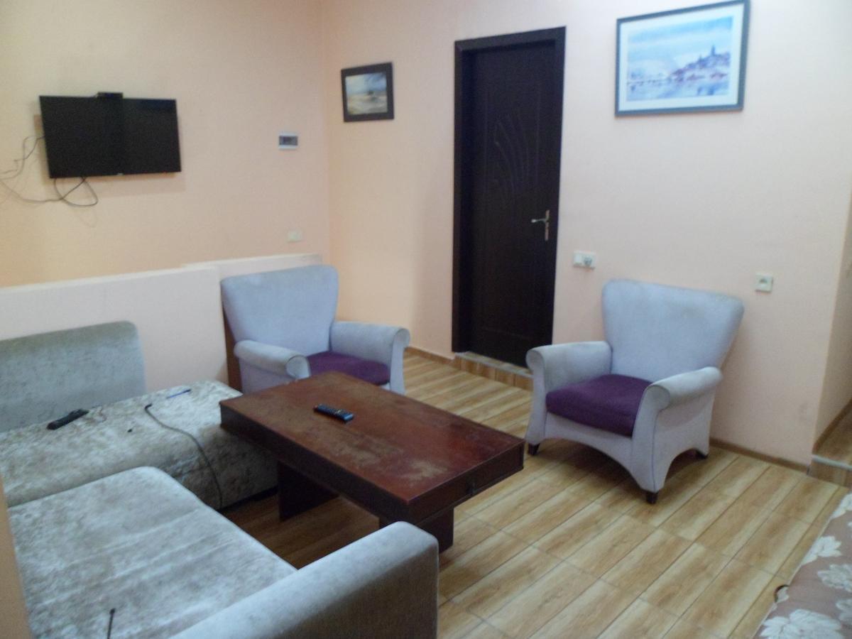 Everyday Cat Hostel Batumi Exterior photo