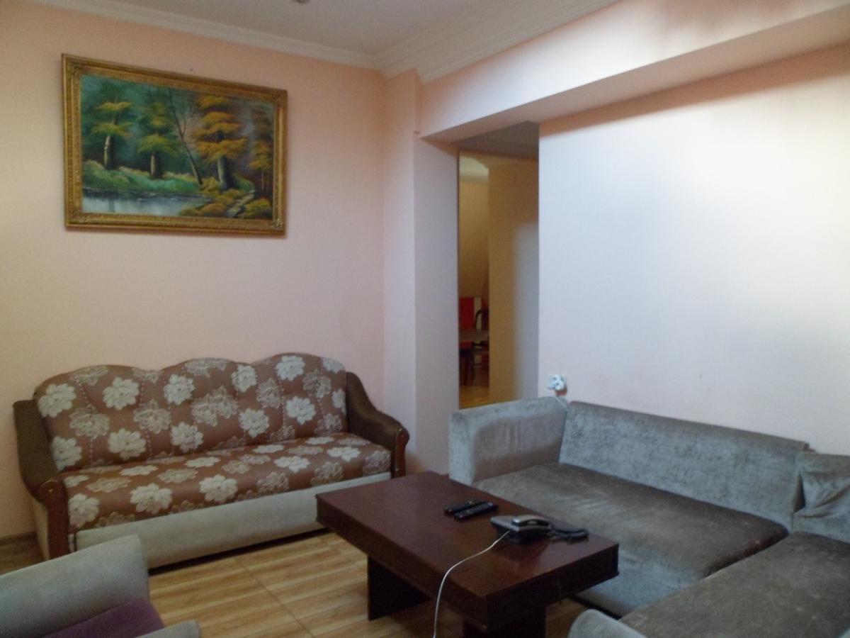 Everyday Cat Hostel Batumi Exterior photo