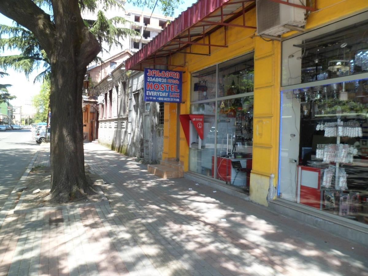 Everyday Cat Hostel Batumi Exterior photo