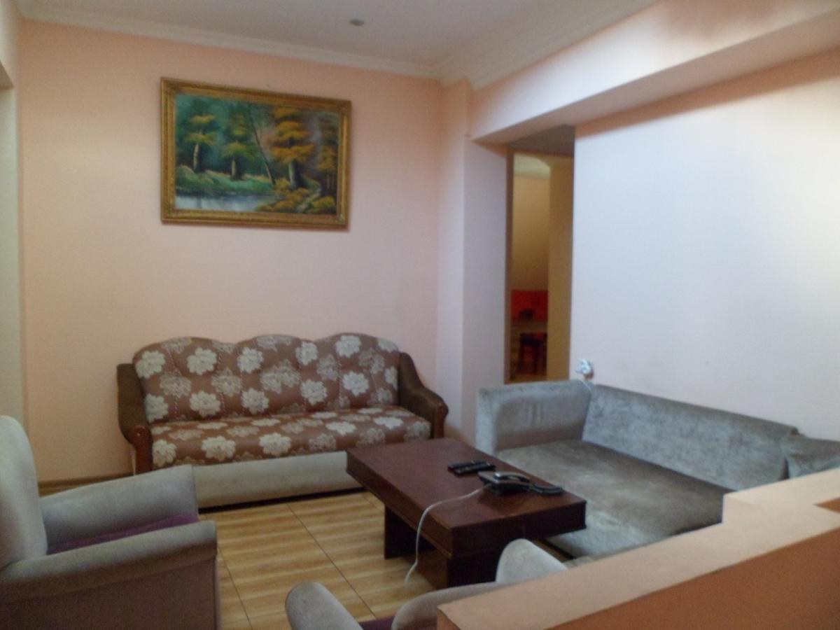 Everyday Cat Hostel Batumi Exterior photo